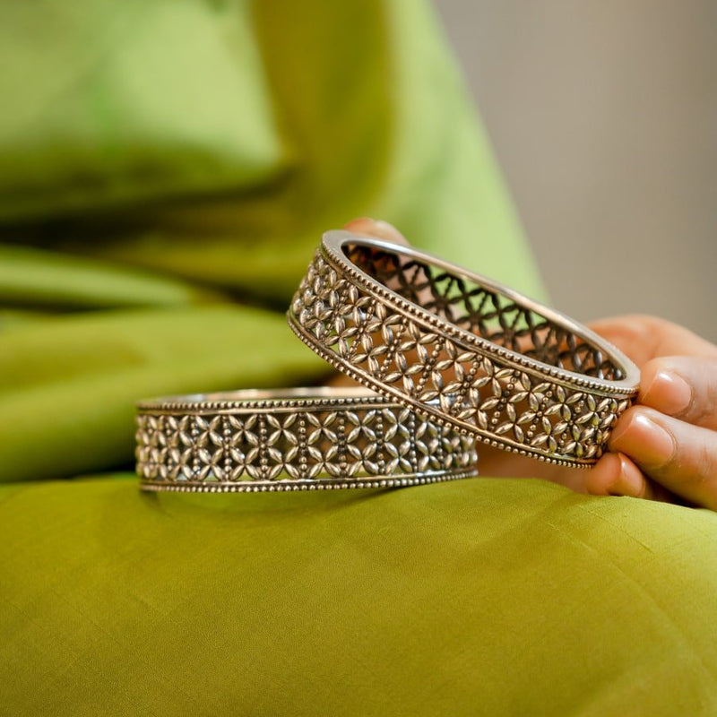 Mizoya Intricate Jali Classic Bangle
