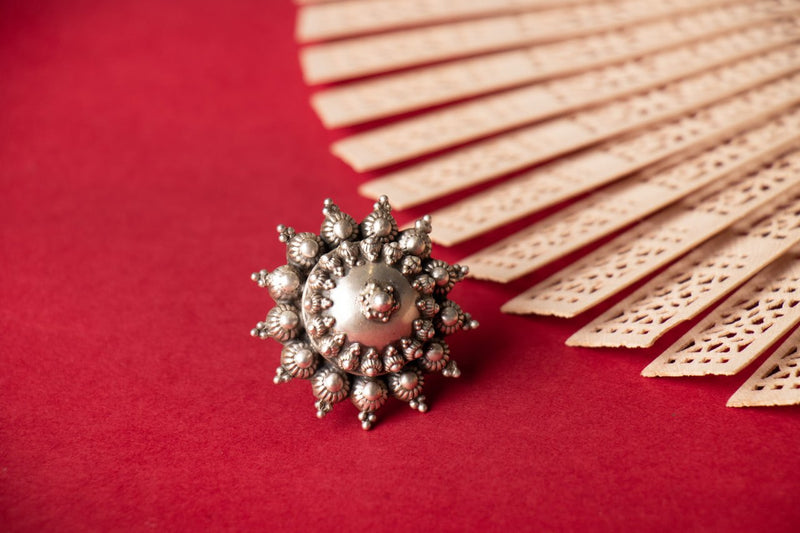 Moh Daana Detailed Embossed Classic Ring