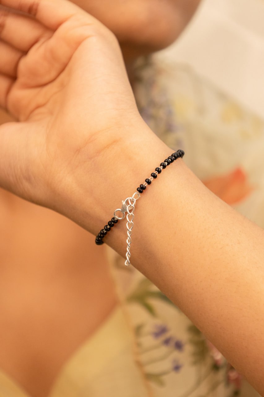 Adya Infinity Knot Hand Mangalsutra