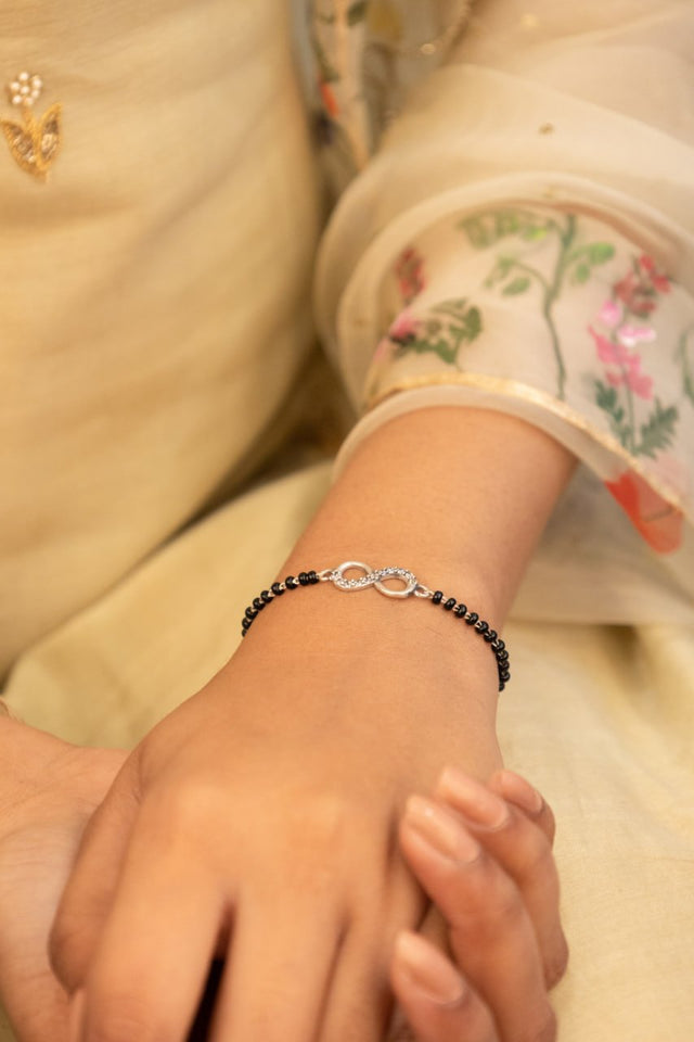Adya Infinity Knot Hand Mangalsutra