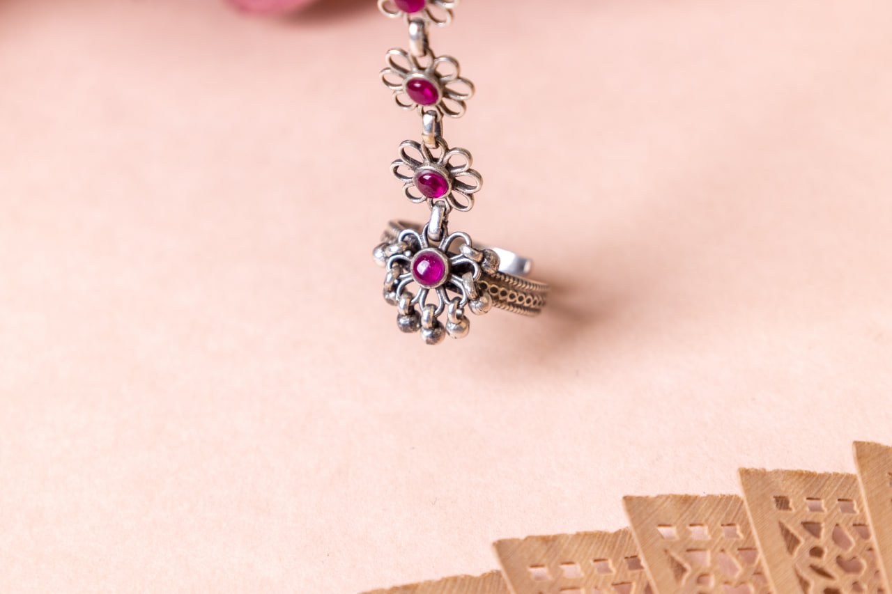 Tattva Carved Flower Intricate Hathphool