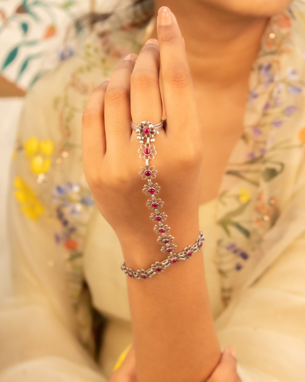 Tattva Carved Flower Intricate Hathphool