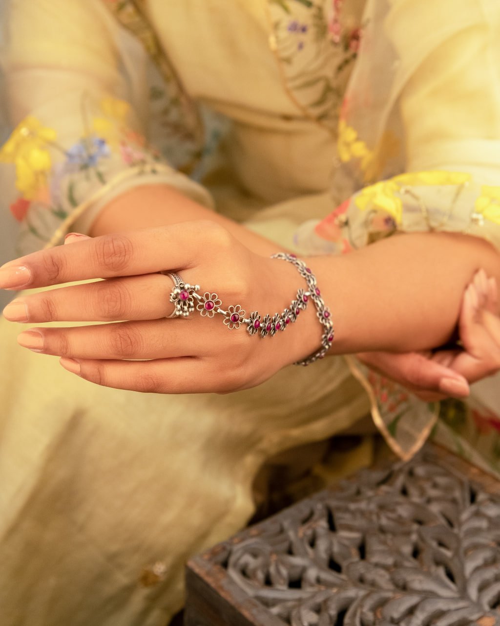 Tattva Carved Flower Intricate Hathphool