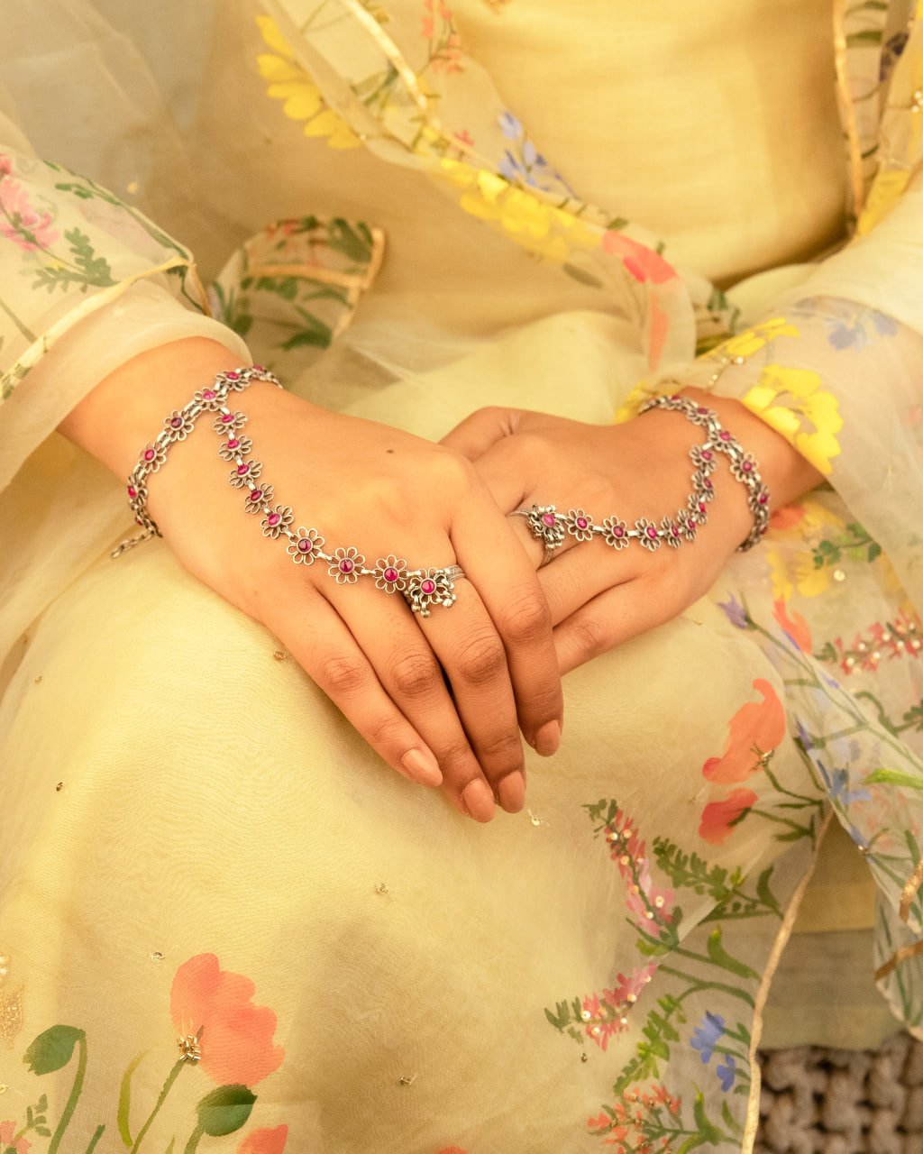 Tattva Carved Flower Intricate Hathphool