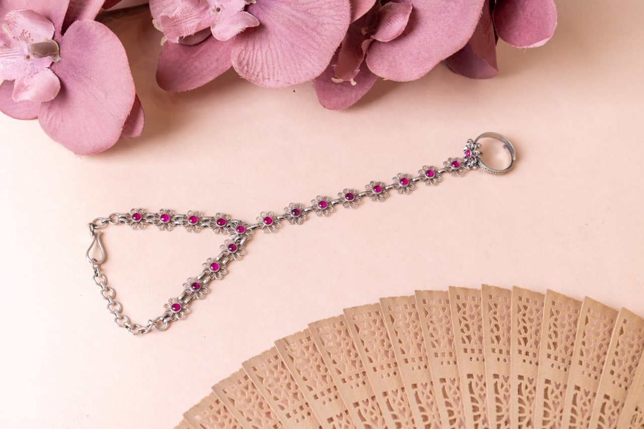 Tattva Carved Flower Intricate Hathphool