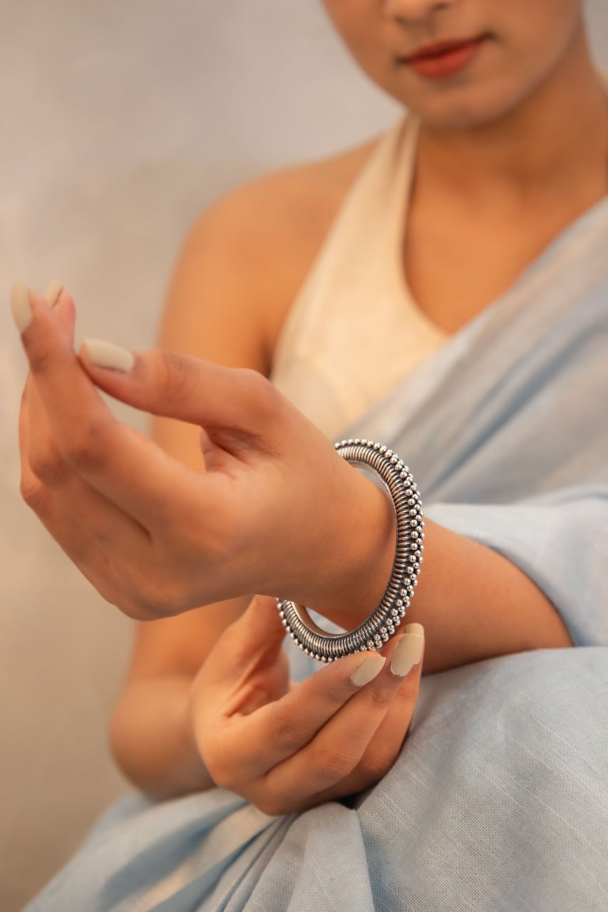 Tattva Ball Cluster Timeless Bangle