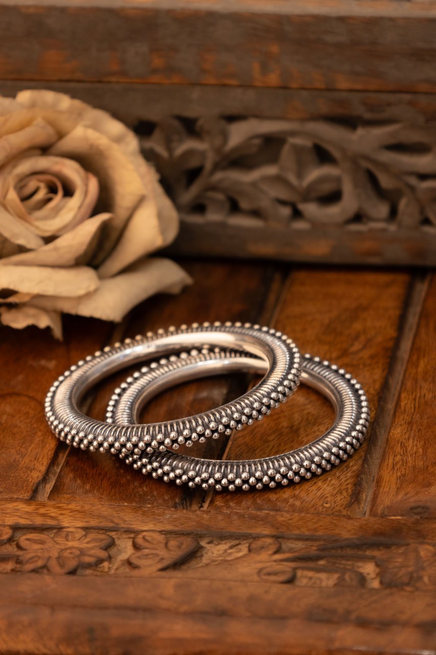 Tattva Ball Cluster Timeless Bangle