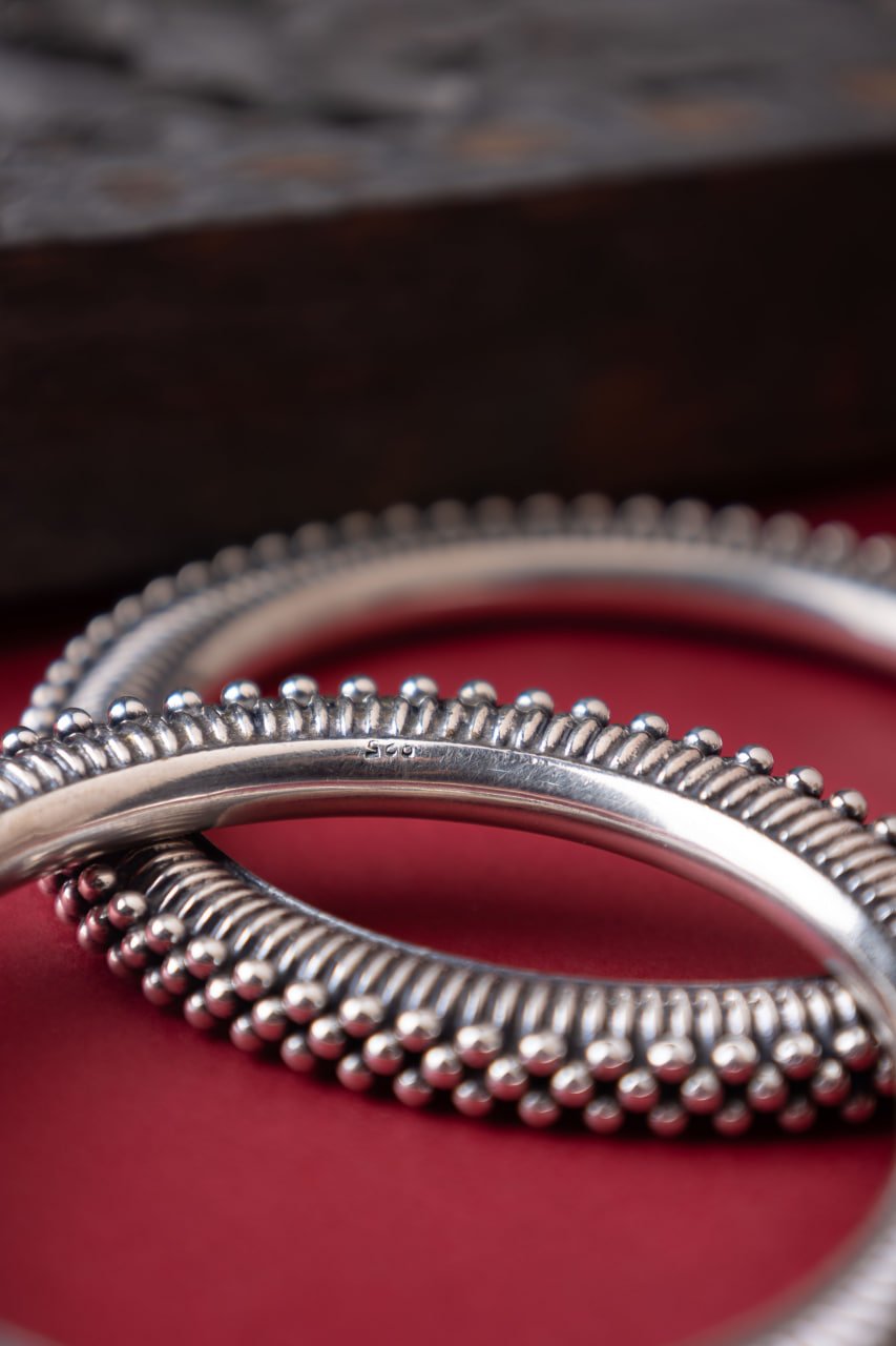 Tattva Ball Cluster Timeless Bangle