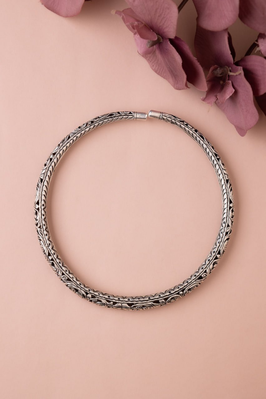 Tattva Chitai Flora Detailed Carved Hasli