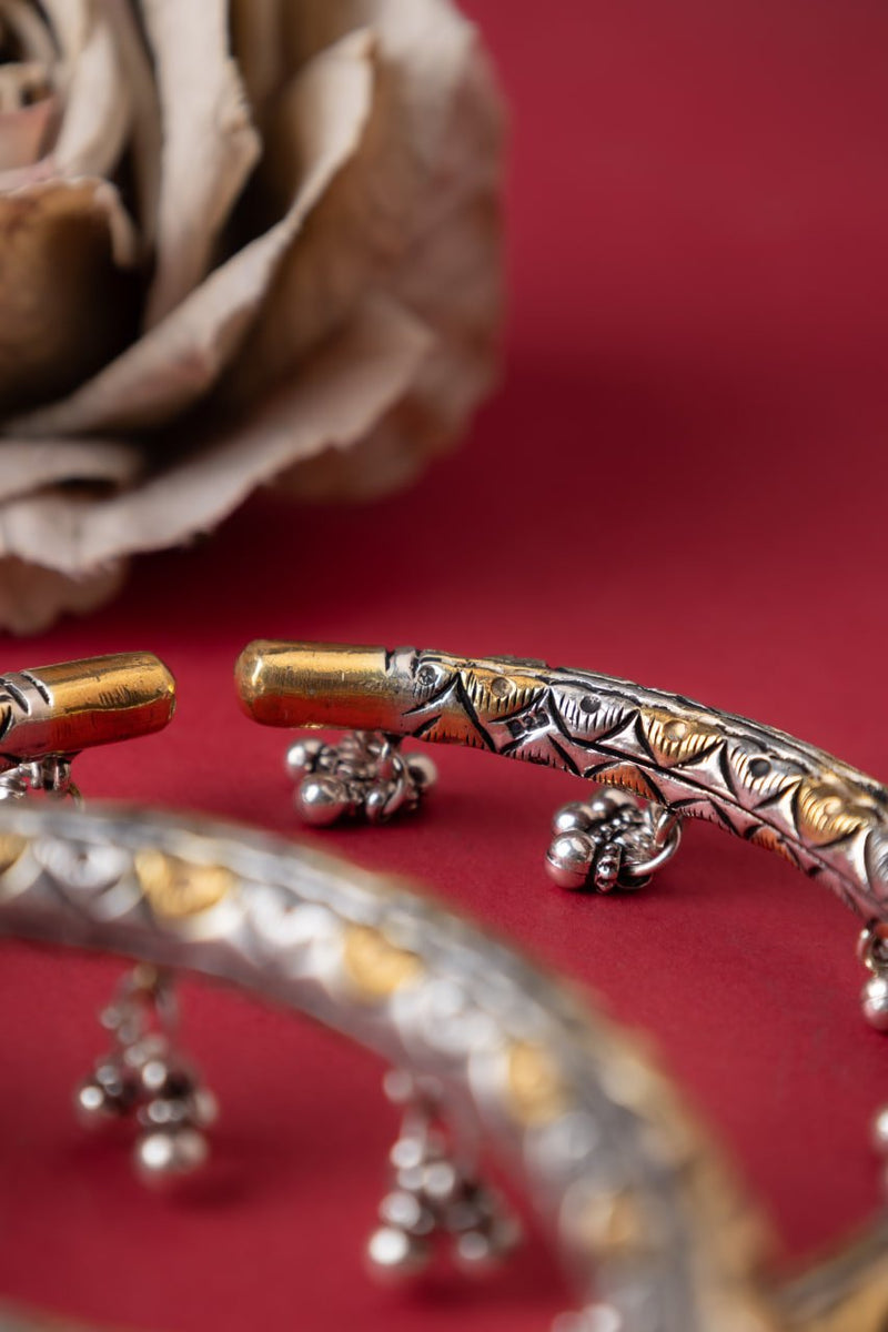 925 pure silver chitai intricate ghughri dual tone ankle kada, detail view