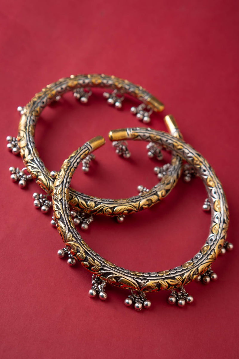 925 pure silver chitai intricate ghughri dual tone ankle kada, alternate view