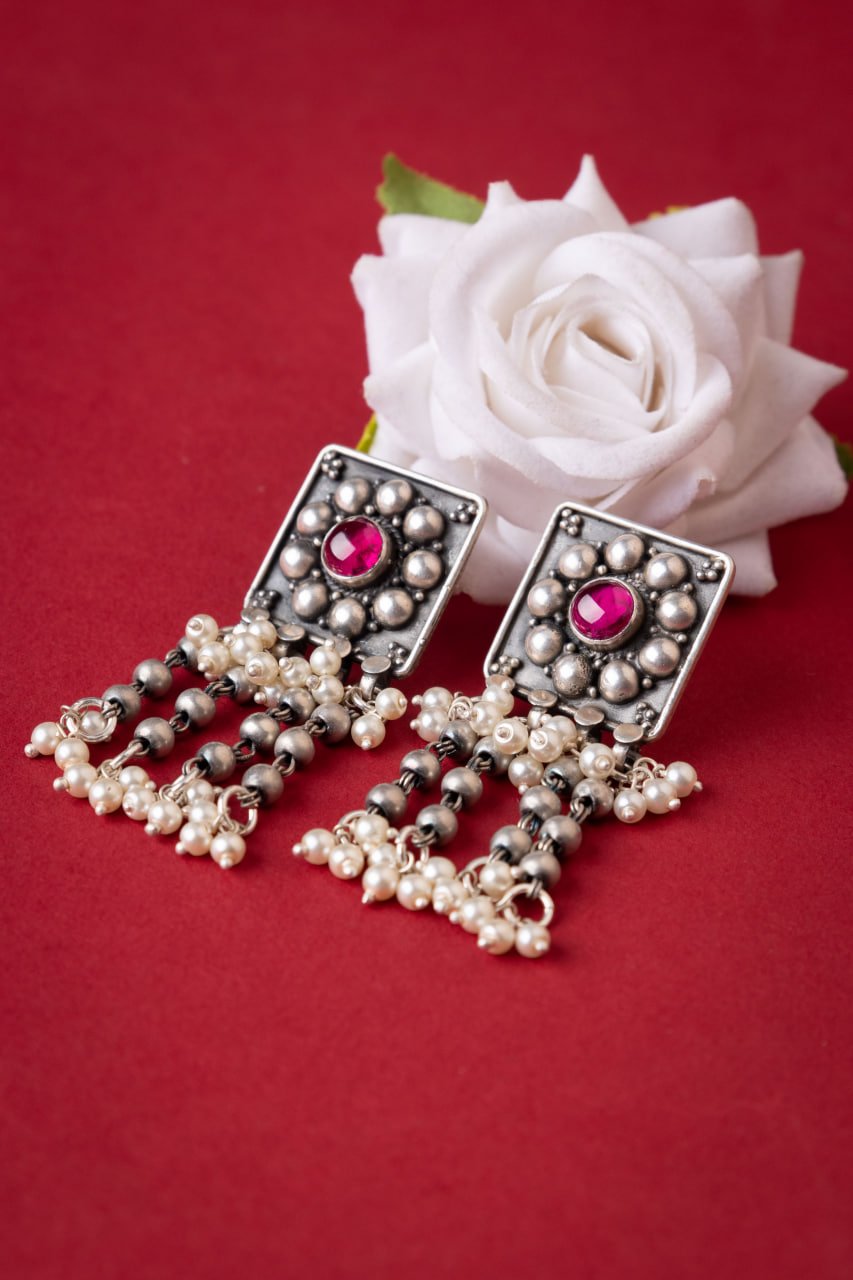 Tattva Jadau Tikdi Sequence Pearl Layered Necklace Set