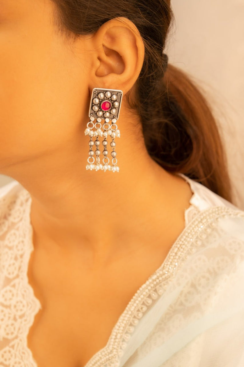 Tattva Jadau Tikdi Sequence Pearl Layered Necklace Set