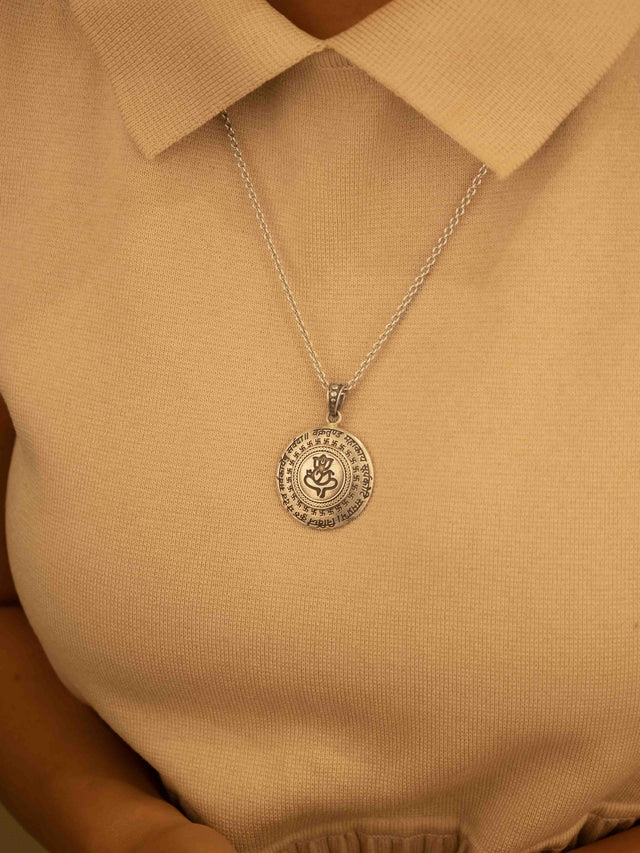 Vakratunda Mahakaya Auspicious Shri Ganesha Mantra Pendant