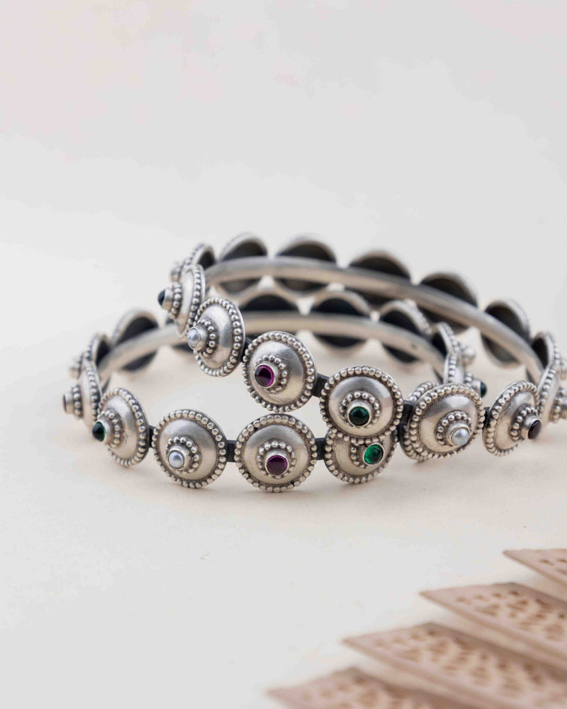 Moh Jadau Tikdi Sadabhaar Bangle