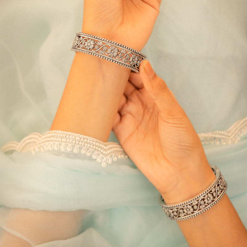 92.5 sterling silver Moh Intricate Flower Leaf Bangle, view 5