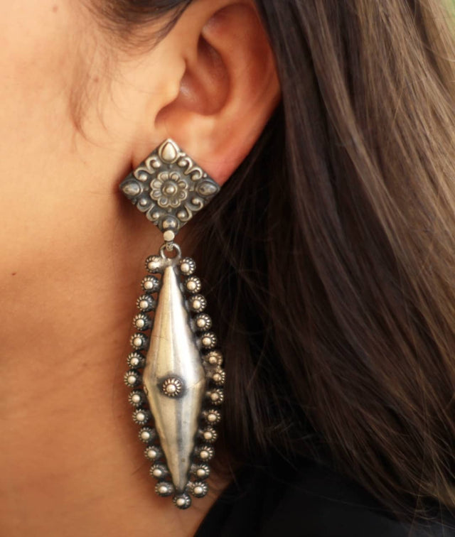 Mizoya Classy Oxidized Rhombus Earrings