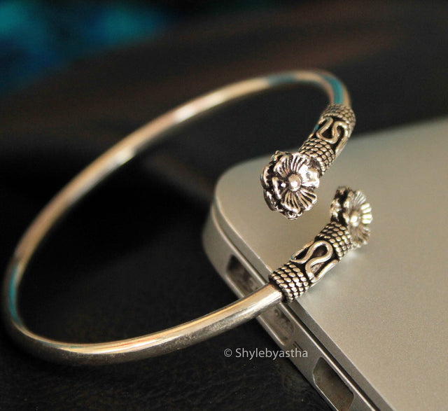Adya Flower Bracelet