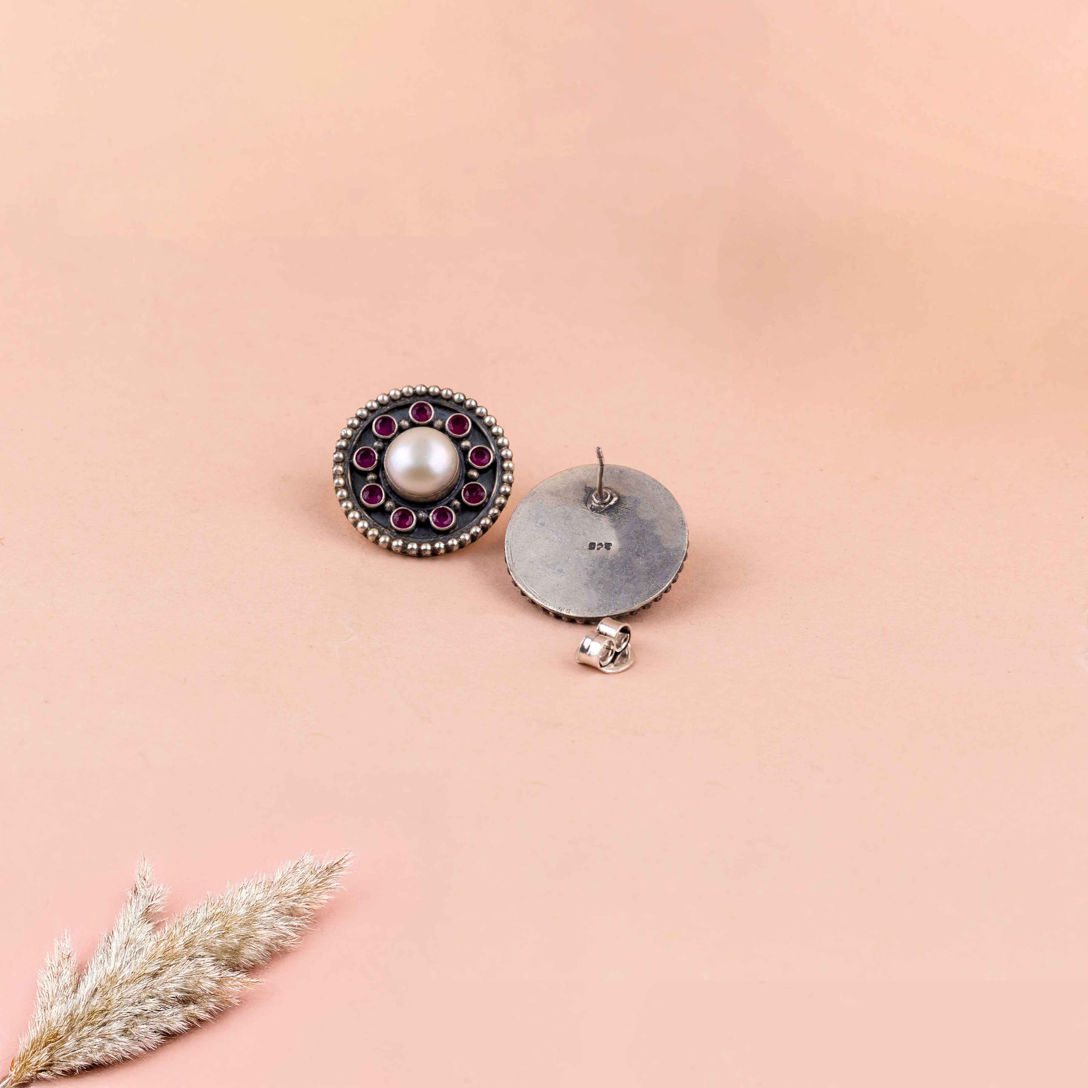 Adya Pearl Raani Classic Stud Earring