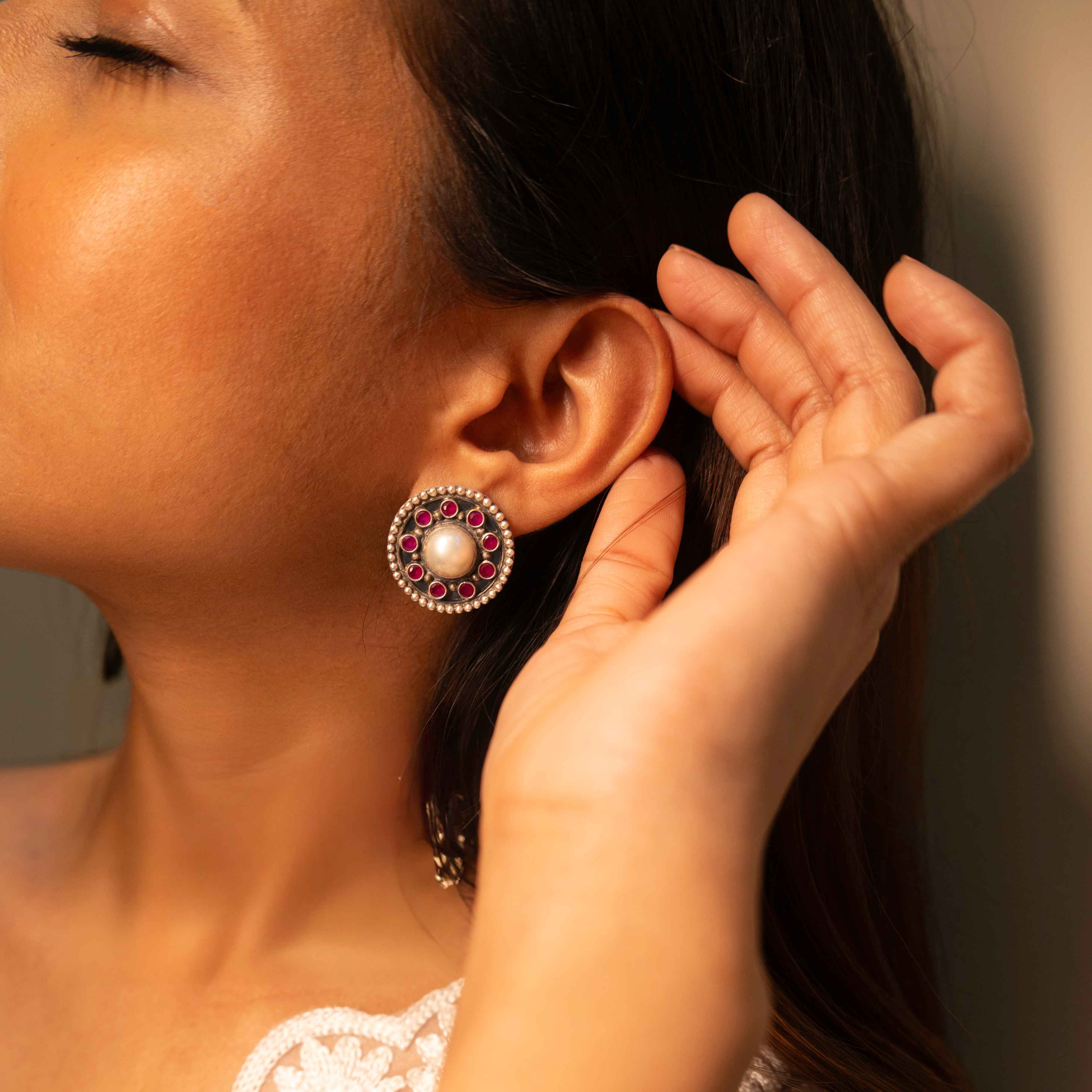 Adya Pearl Raani Classic Stud Earring