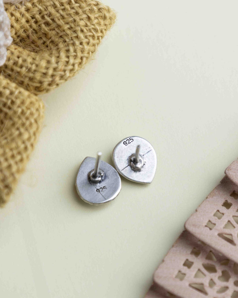 Adya drop Motif Versatile Stud Earring