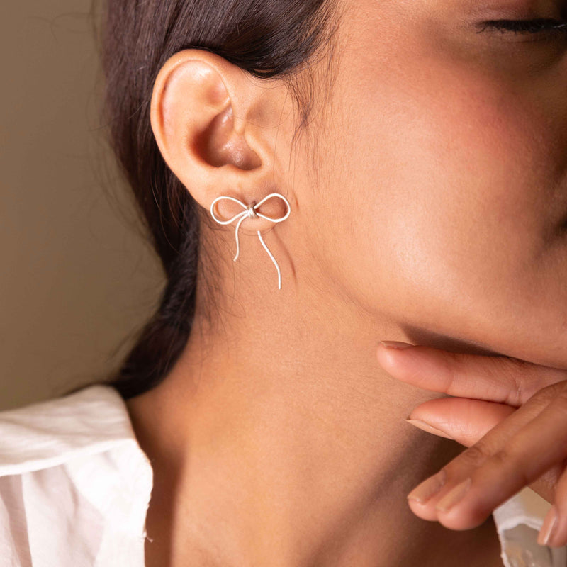 925 pure silver bow knot earrings, detail view