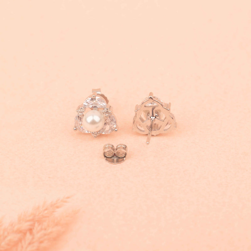 Adya Celeste Pearl Halo Stud Earring