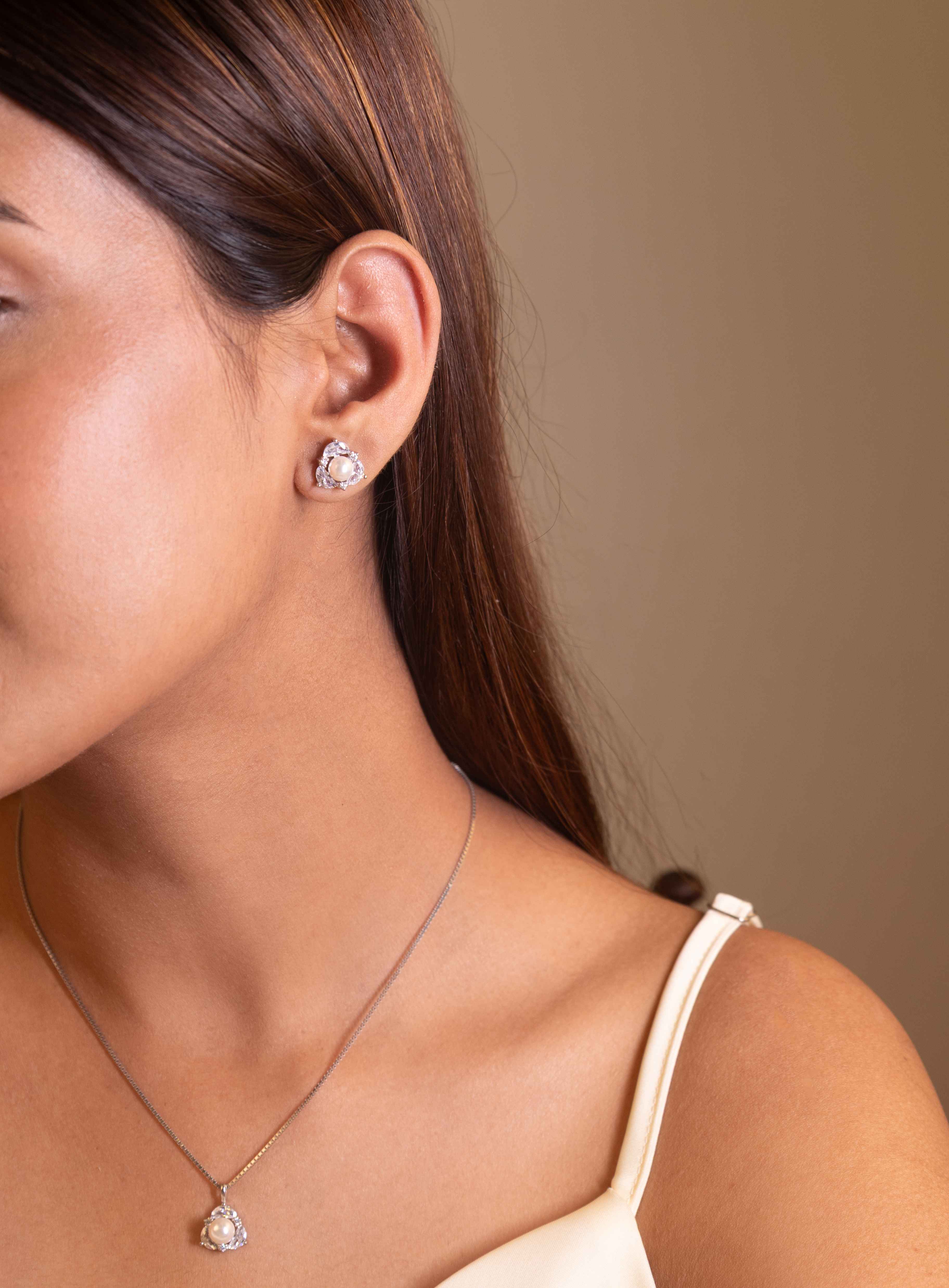 Adya Celeste Pearl Halo Set