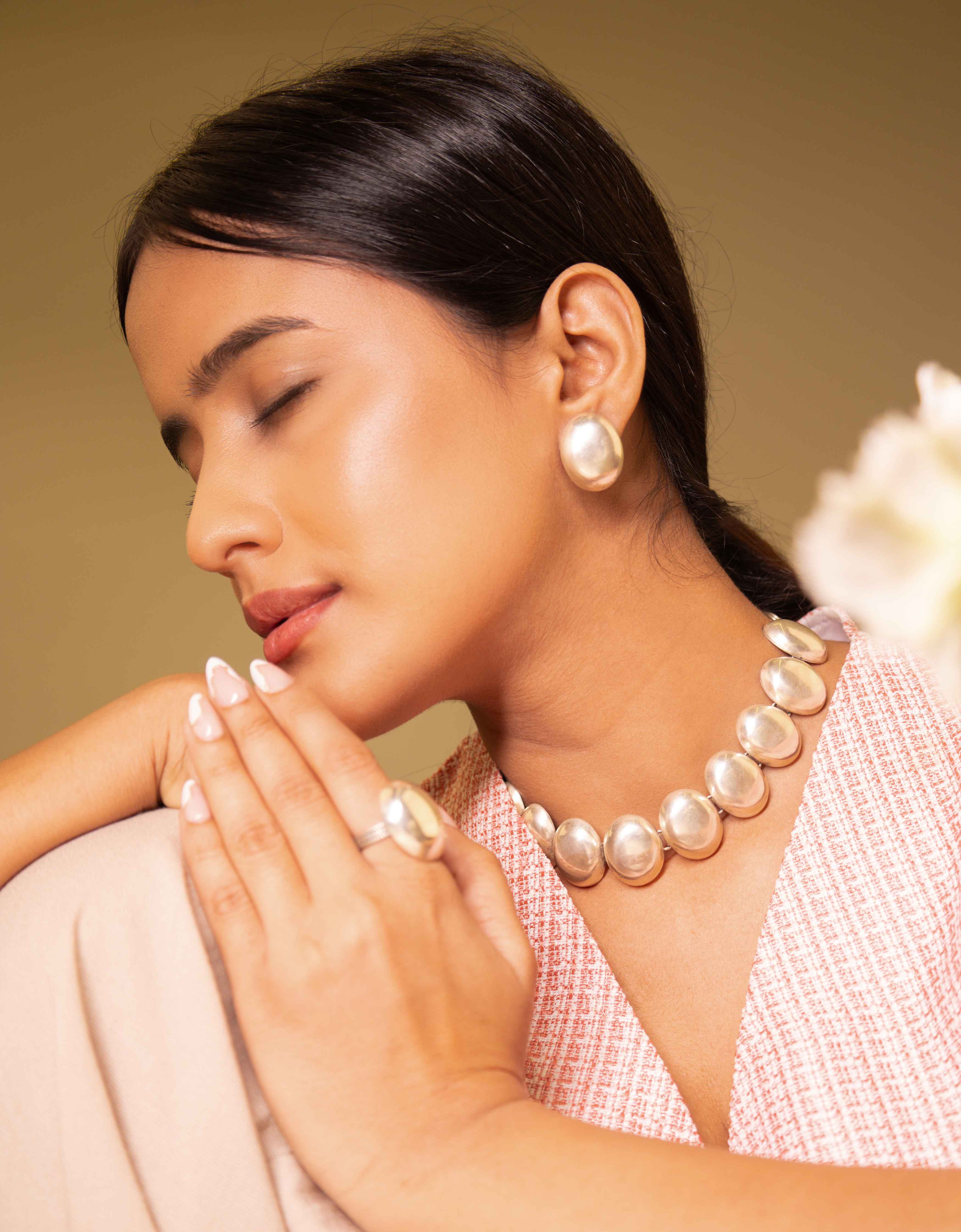 Adya Matte Oval Sequence Earring Ring Choker Set