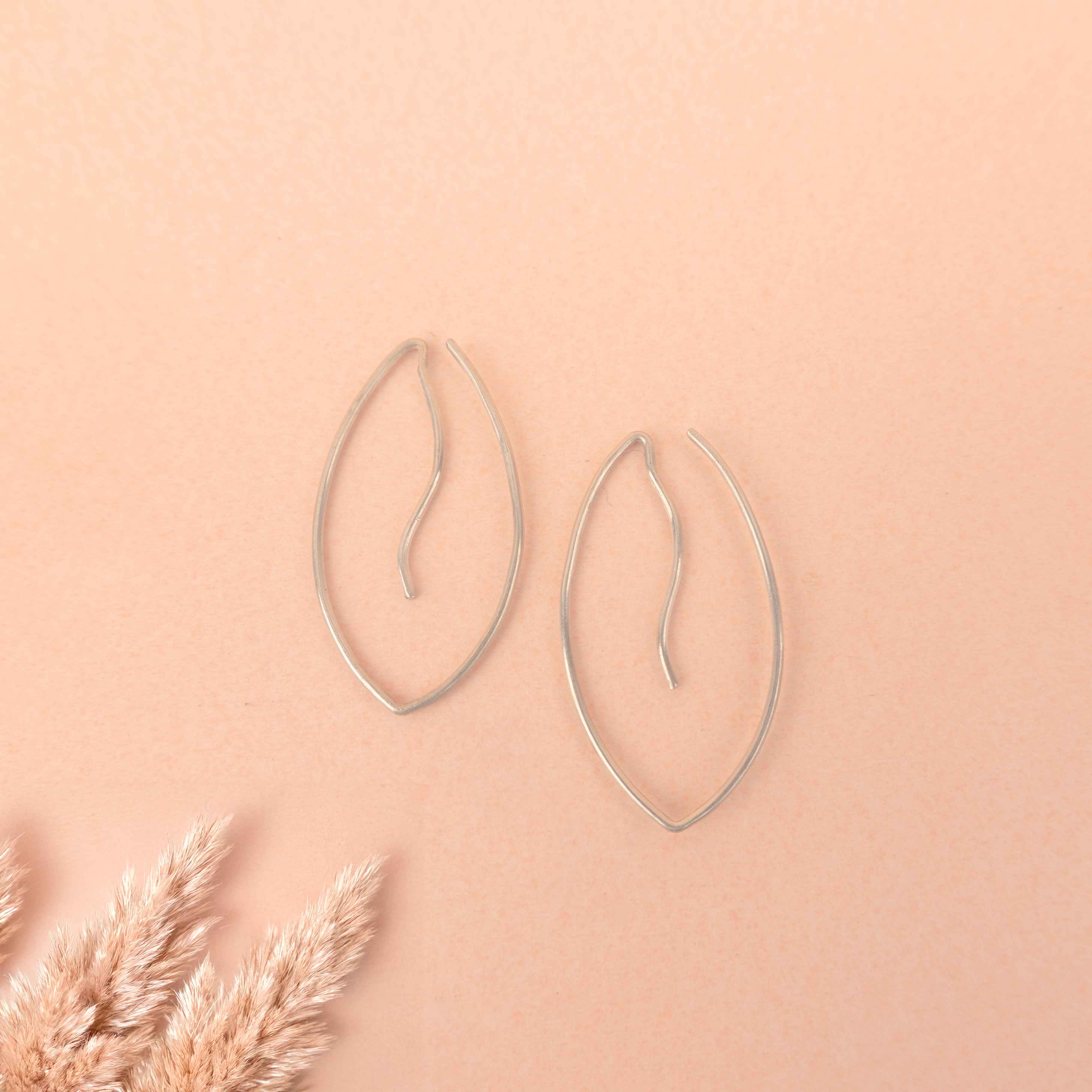 Adya Minimal Leafline Hoops