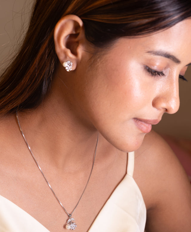 Adya Soft Bloom Pearl Necklace Set