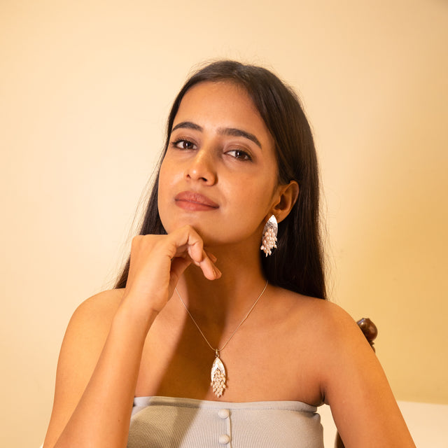 Adya Textured Pearl Bunch Necklace Set