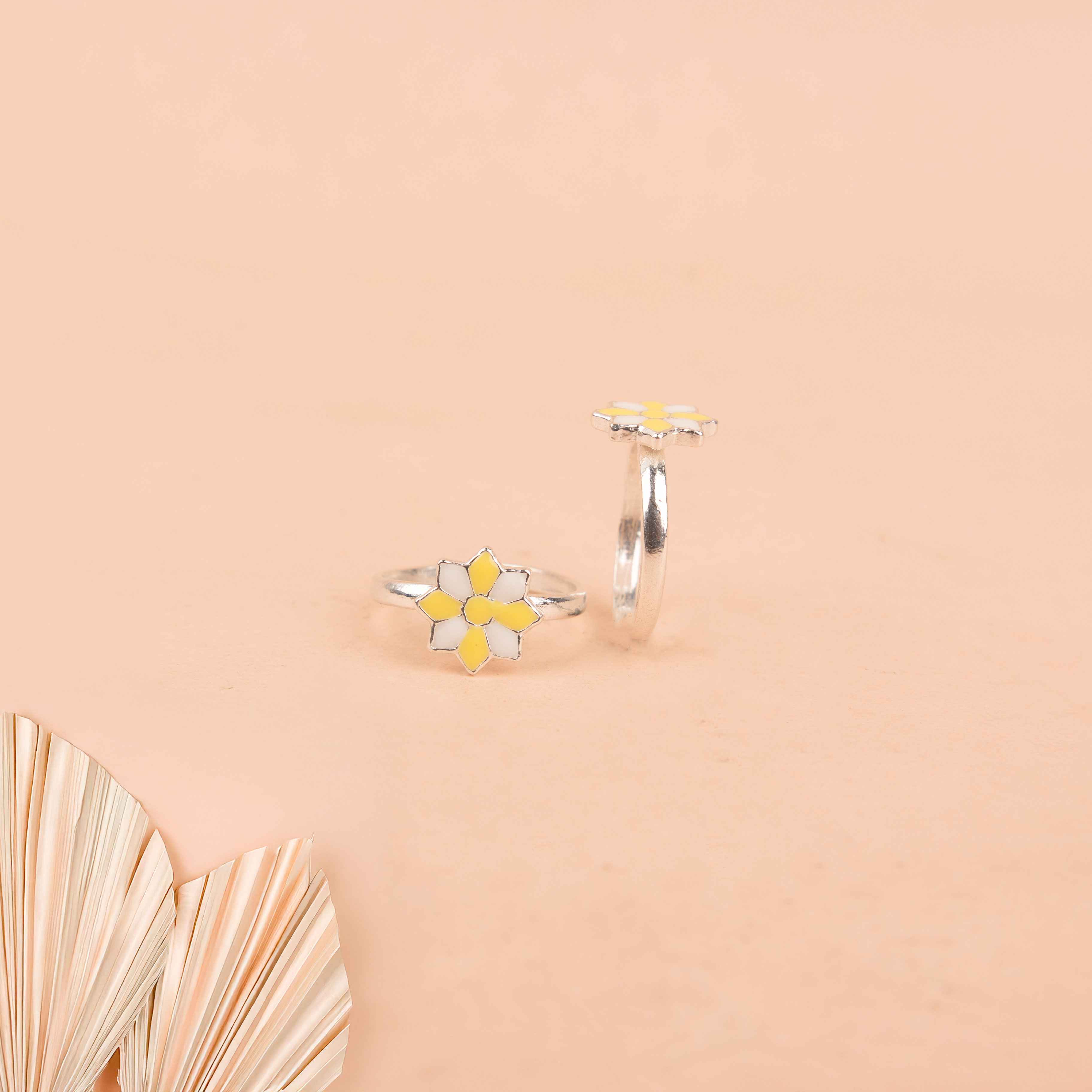 Adya Yellow Bloom Toe Ring cum Midi Ring