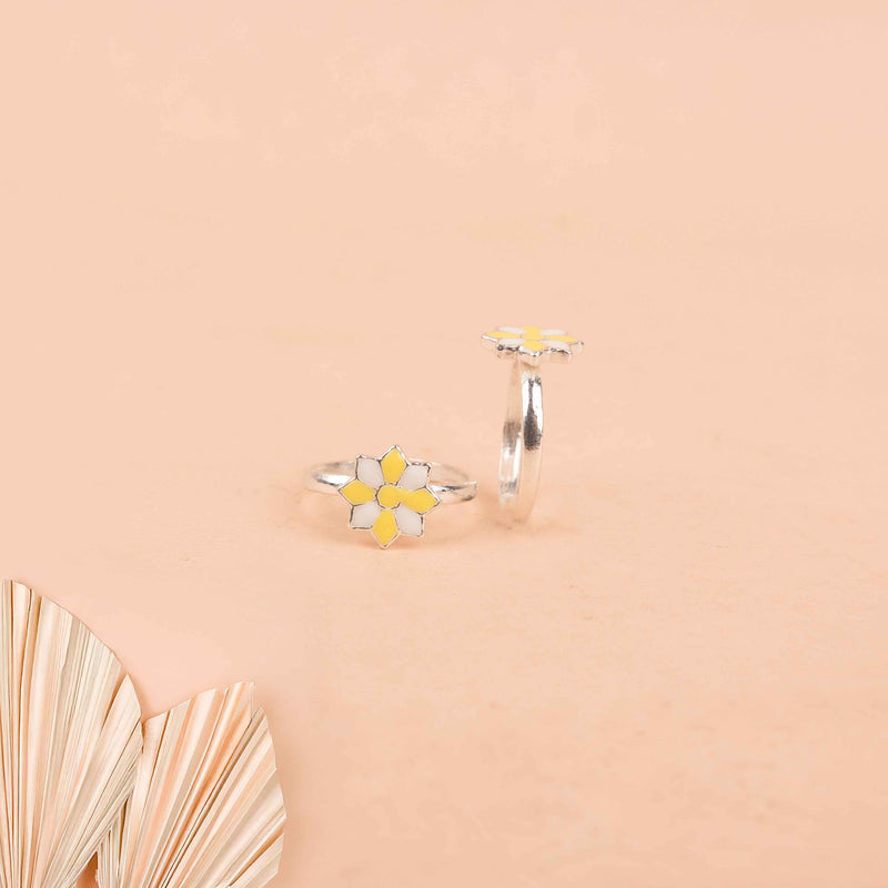 Adya Yellow Bloom Toe Ring cum Midi Ring