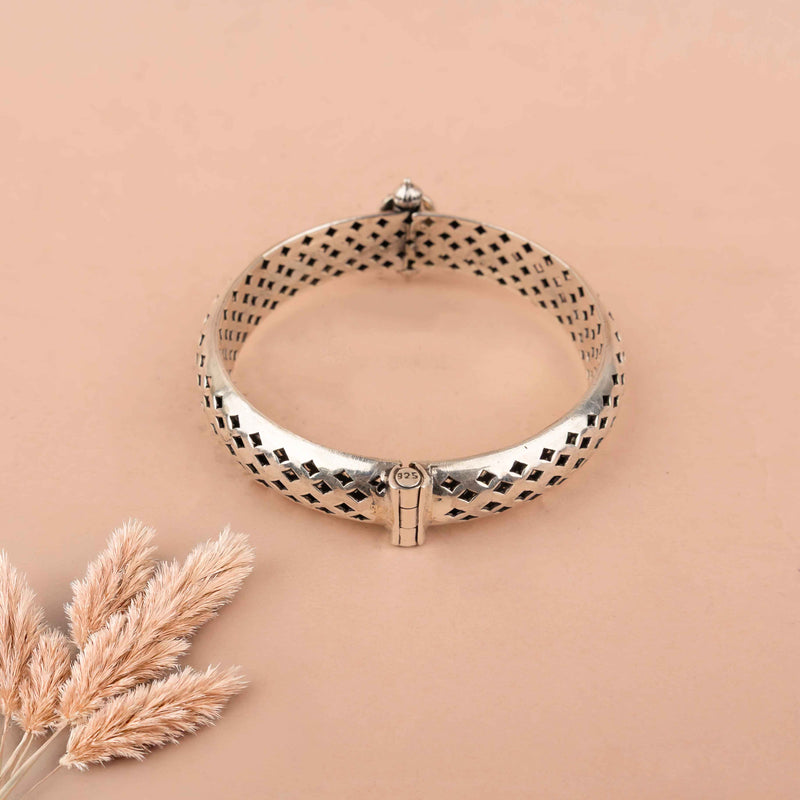 Adya Carved Pearl Embossed Classic Kada