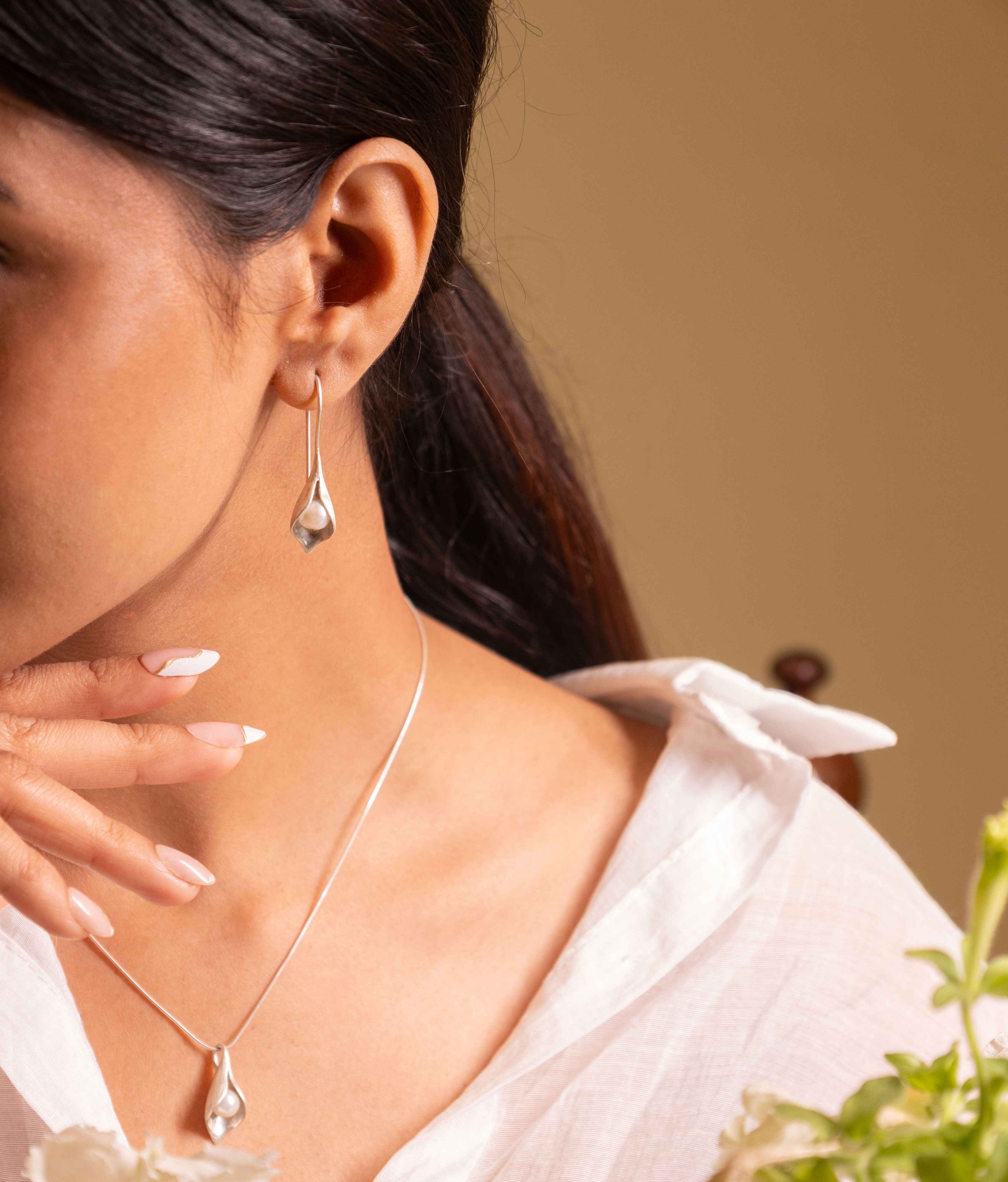 Adya Pearl Embrace Necklace Set