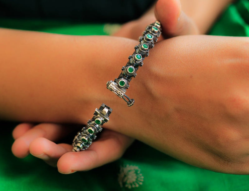 Anvaya Classic Emerald Studded Kada
