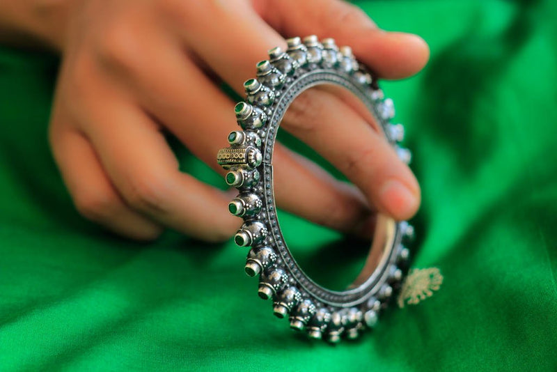 Anvaya Classic Emerald Studded Kada