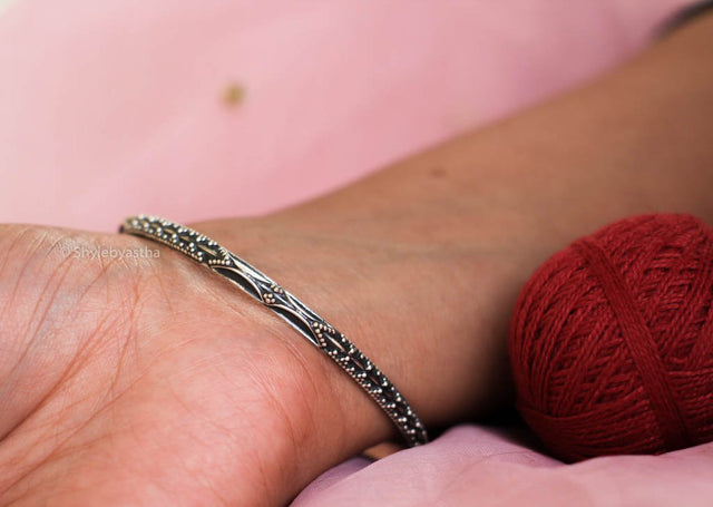 Anvaya Daana Detailed Oxidised Bangle primary