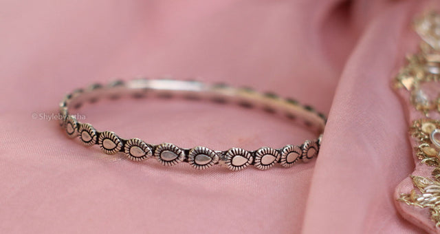 Adya Fine Drop Bangle front