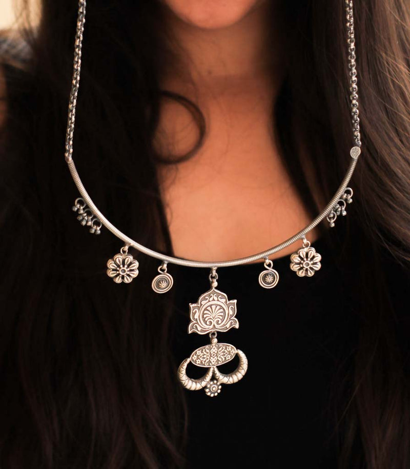 Mizoya Quirky Embossed Necklace