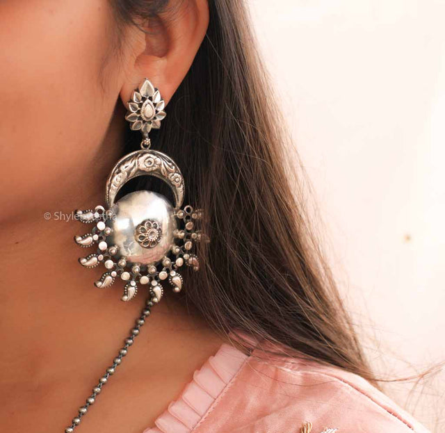 Adya Embossed Fine Chandra Earrings