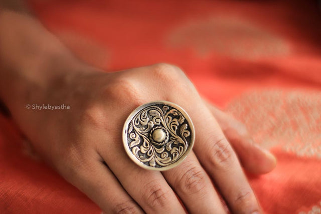 Moh Circular chitai Art Ring