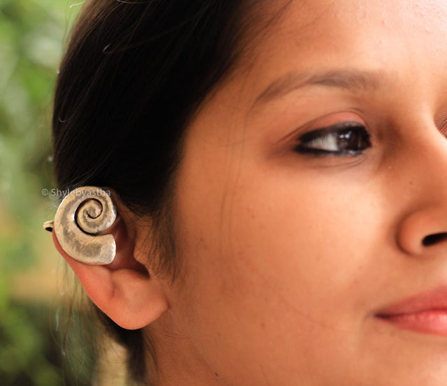 Qurbat Snail Clip on
