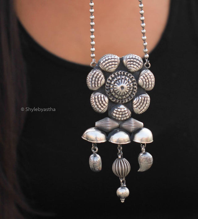 Anvaya Detailed Flower Drop Necklace