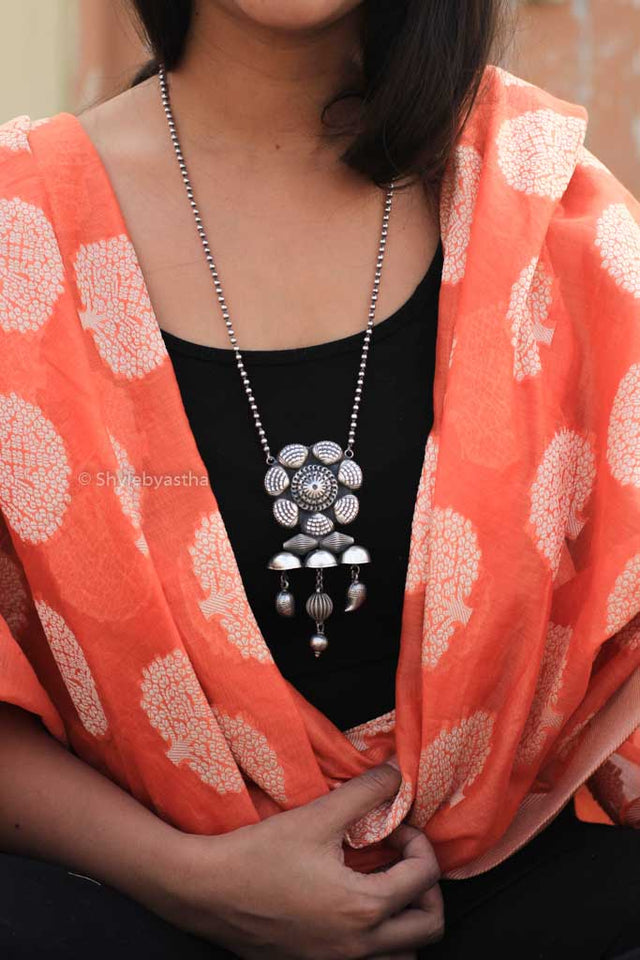 Anvaya Detailed Flower Drop Necklace