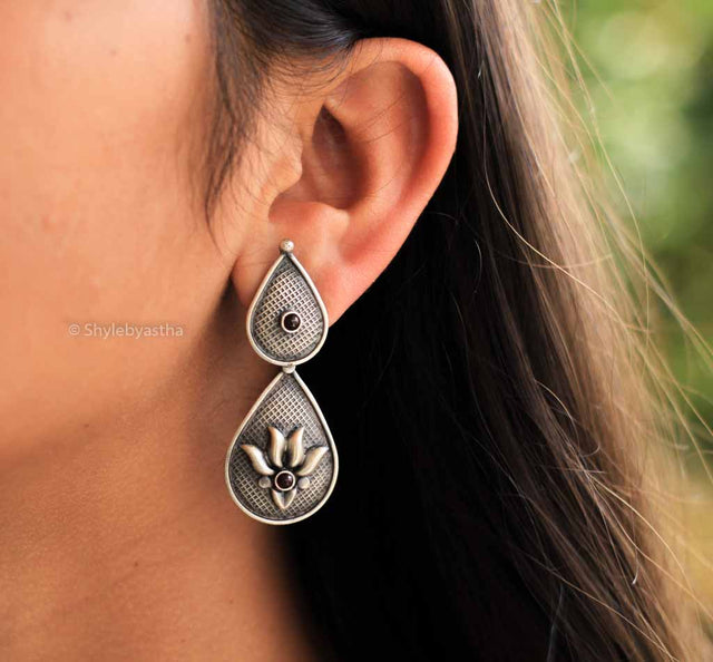 Adya Textured Studs