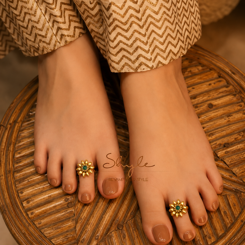 Moh turquoise mini flower toe ring