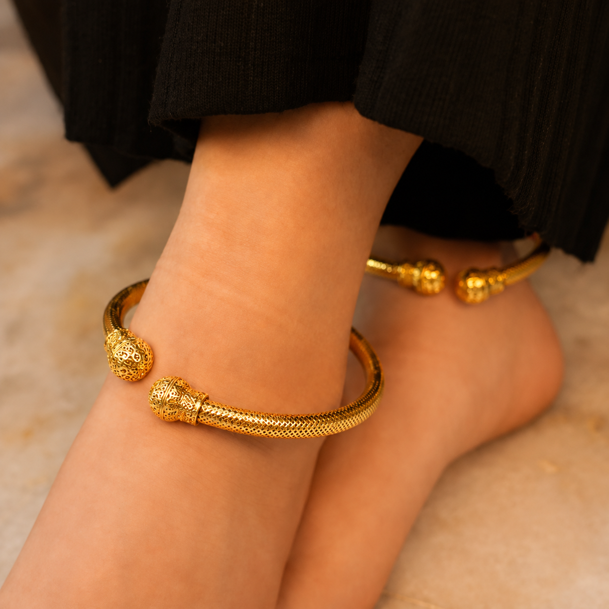Mizoya Textured Ball Ankle Kada