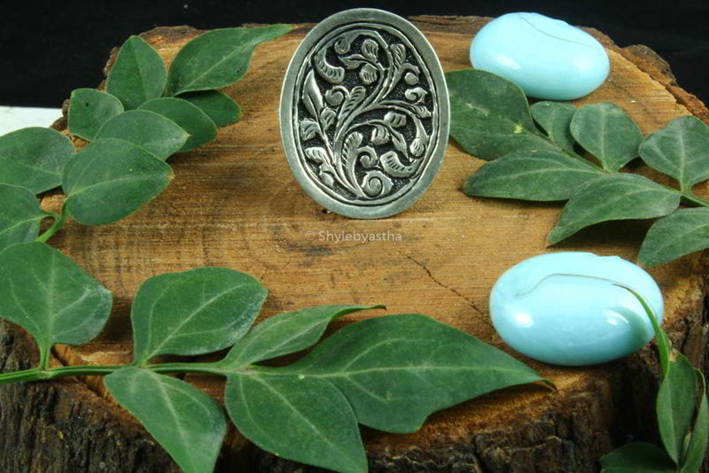 Moh Chitai Oval Floral Art Ring